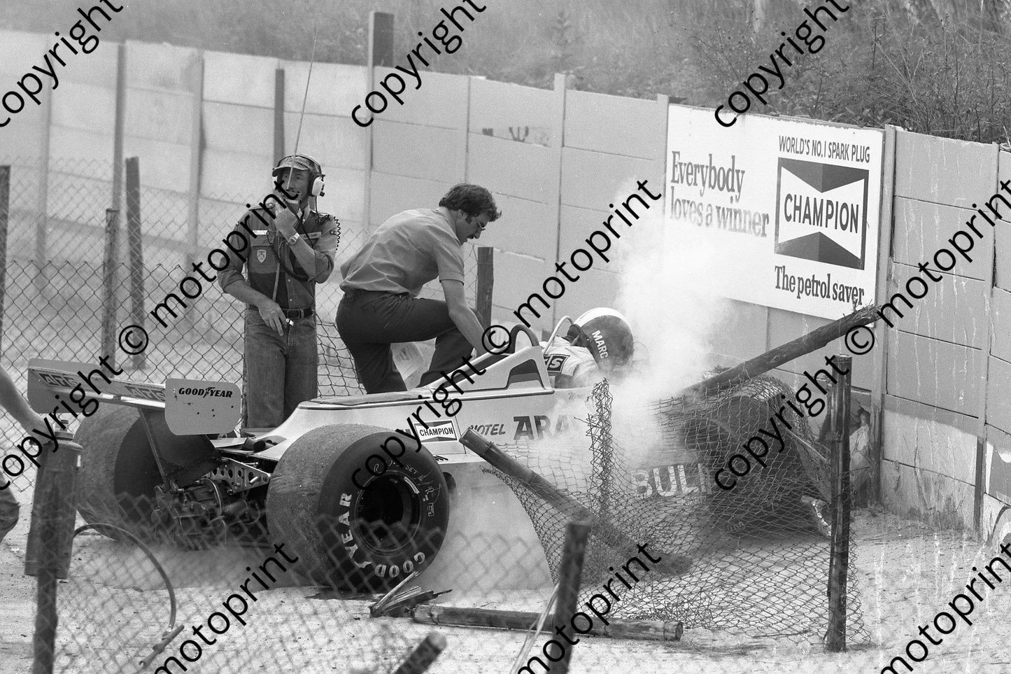 1980 SA GP 9 Marc Surer ATS D4 01 crash in practice  (permission Malcolm Sampson Motorsport Photography)(27)