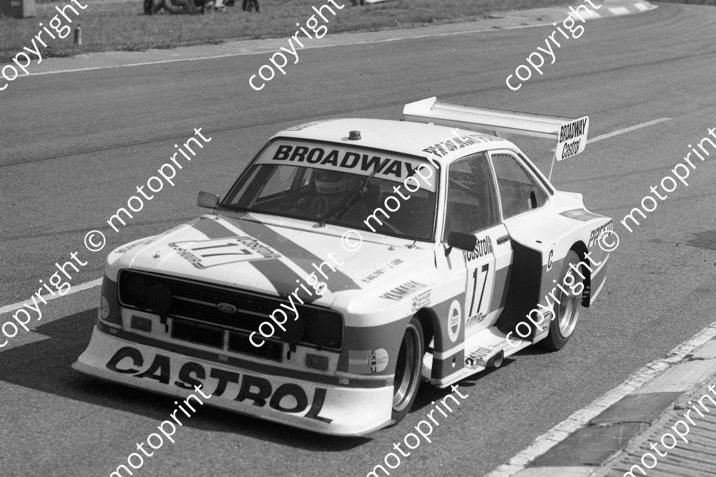 1981 9 hr 17 Escort 2000 B Maloney R van Rooyen (courtesy Malcolm Sampson Motorsport Photography)  (2)