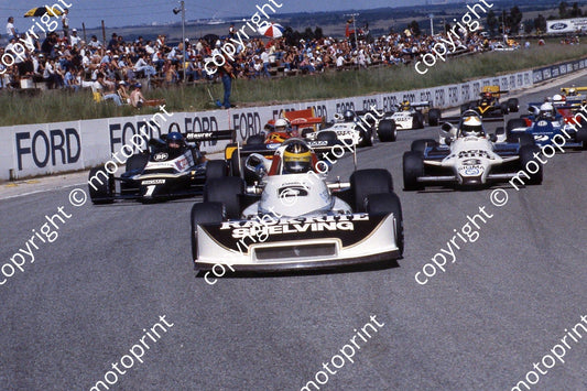 1981 FA Skyfrate parade h Clubhouse 5 W Taylor March 78, 1 T Martin Maurer 3 Tilanus Ralt (courtesy Roger Swan) 40)