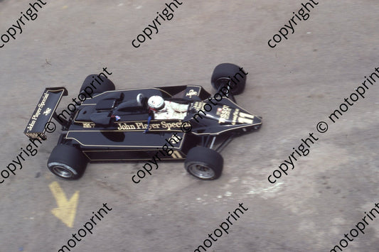 1982 SA GP 11 Elio de Angelis Lotus 87 pre-race (Colin Watling Photographic) (19)