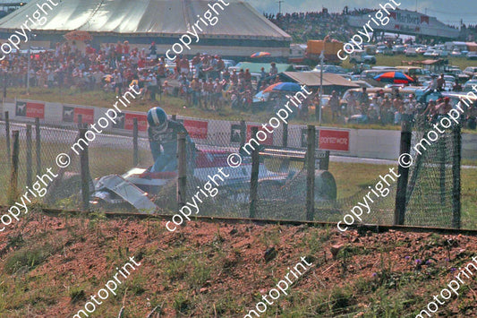 1982 SA GP 35a  Derek Warwick Toleman TG181 crash (thanks Roger Swan) 812