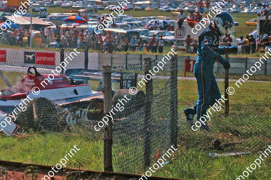 1982 SA GP 35a  Derek Warwick Toleman TG181 crash (thanks Roger Swan) 813