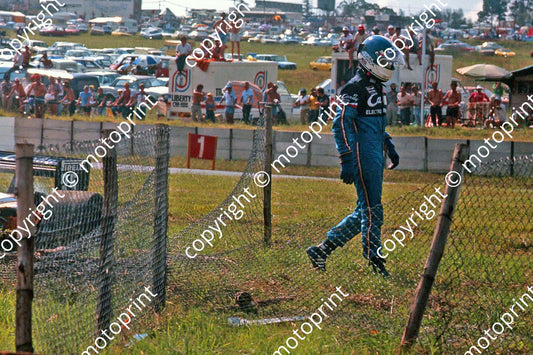 1982 SA GP 35a  Derek Warwick Toleman TG181 crash (thanks Roger Swan) 814