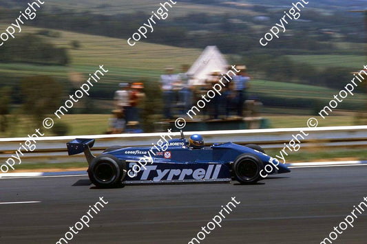 1982 SA GP 3 Michele Alboreto Tyrrell 011-4 (permission Malcolm Sampson Motorsport Photography) edited