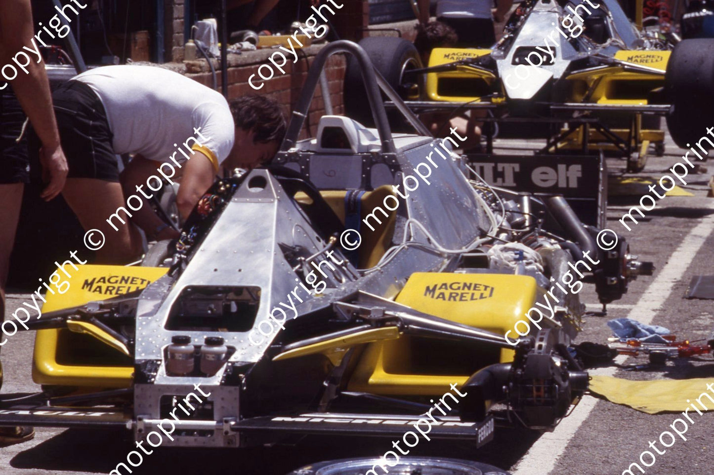 1982 SA GP Renault stripped (thanks Roger Swan) (1)