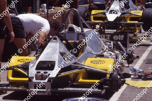 1982 SA GP Renault stripped (thanks Roger Swan) (1)