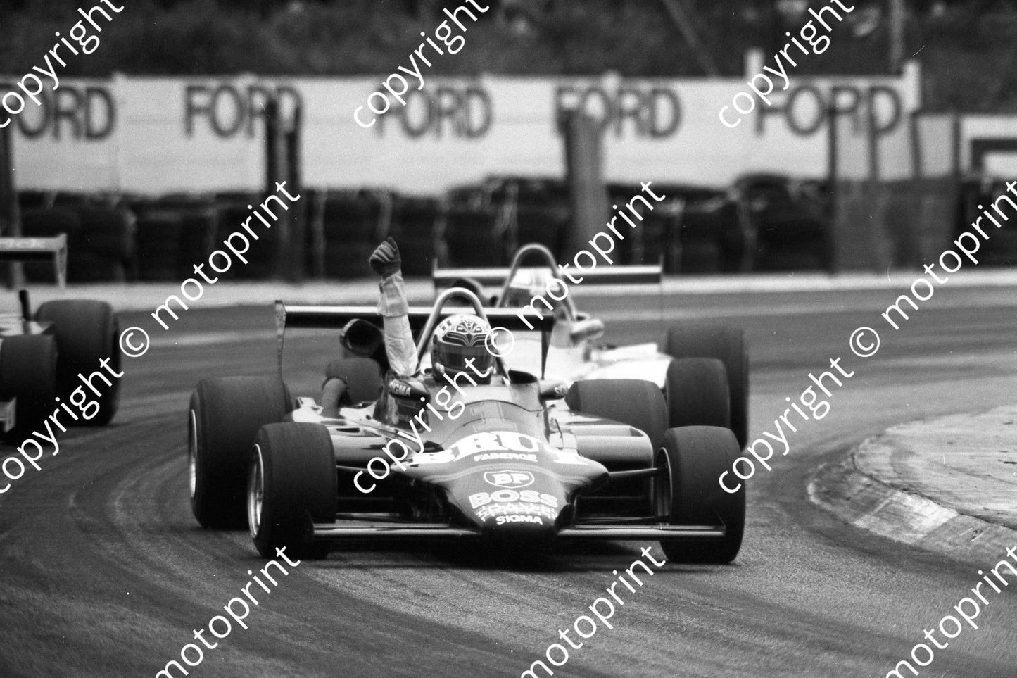 1983 FA Kya 1 Duxbury March 822 waving  (Malcolm Sampson Motorsport Photography) (10)