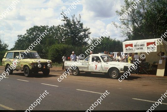 1983 Safari 14 Rob Collinge, Stuart Pegg Range Rover Mtito Andei control (courtesy Roger Swan)  (9)