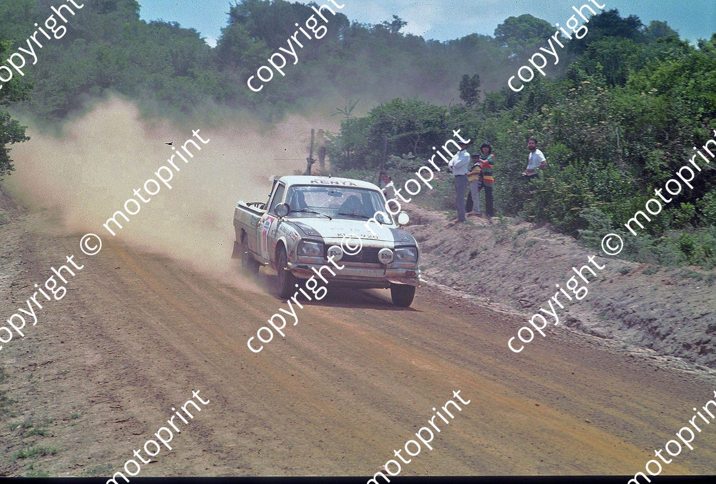 1983 Safari 18 Basil Criticos, John Rose Peugeot 504 V6 Pick up (courtesy Roger Swan)  (2)