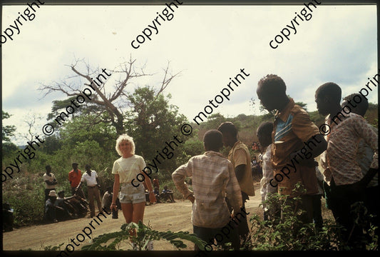 1983 Safari locals on the route (courtesy Roger Swan) (12)