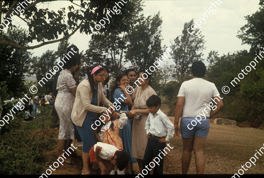 1983 Safari locals on the route (courtesy Roger Swan) (5)