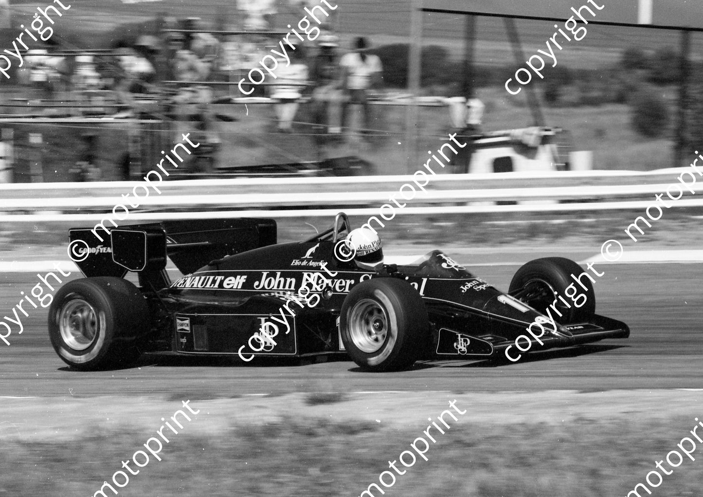 1984 SA GP 11 Elio de Angelis Lotus Renault 95T(Colin Watling Photographic) (48)