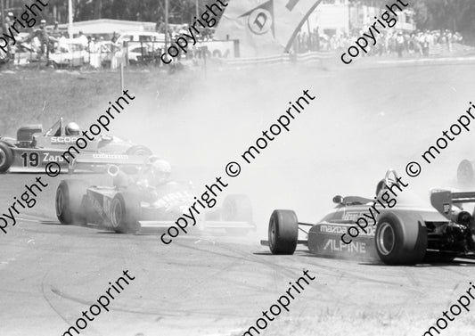 1985 Killarney F2 f 8 Ferris,  Critchfield sliding 27 heading for Ferris (Colin Watling Photographic)39 (10)(1)