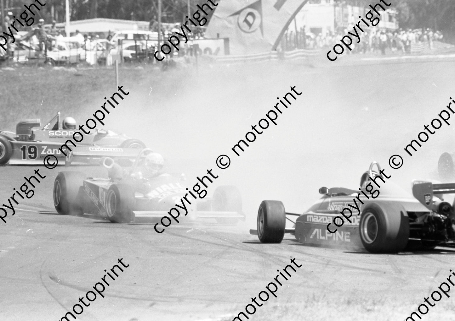 1985 Killarney F2 f 8 Ferris,  Critchfield sliding 27 heading for Ferris (Colin Watling Photographic)39 (10)(2)