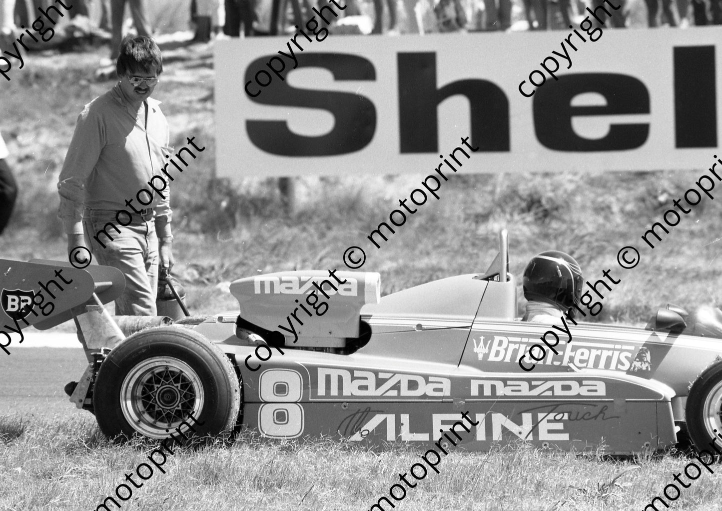 1985 Killarney F2 g 8 Brian Ferris off track (Colin Watling Photographic)39 (29)