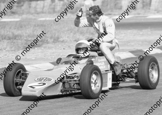 1985 Kya FF 2 Graham Blankfield Royale RP21 Basil Mann getting lift (Colin Watling Photographic) (1)