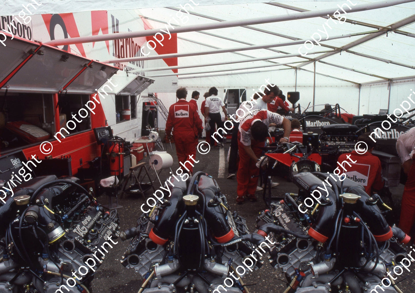 1985 SA GP 1 2 McLaren team (Colin Watling Photographic) (35)