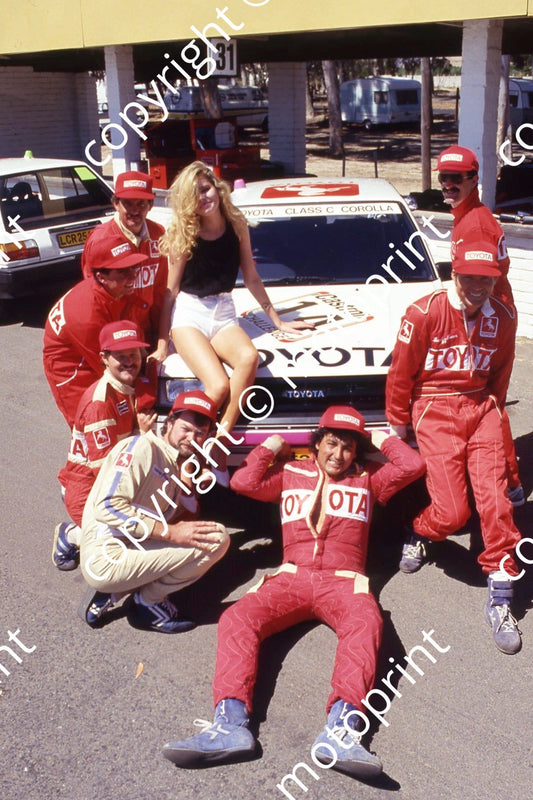 1986 Castrol 6 hr Team Toyota posers (courtesy Roger Swan) (2)
