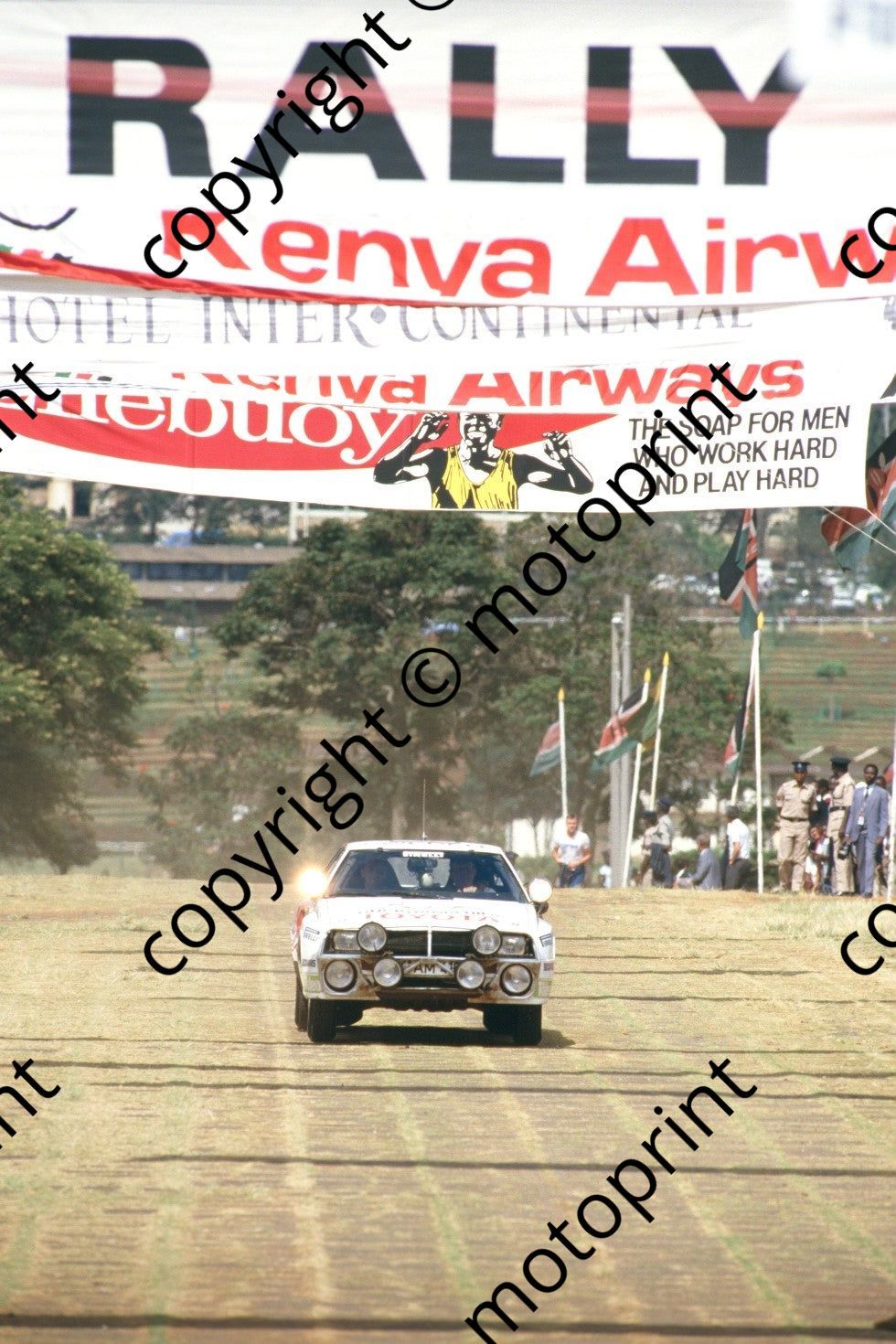 1986 Safari 2 Bjorn Waldegard, Fred Gallagher Celica Twincam turbo (RSwan) (27)