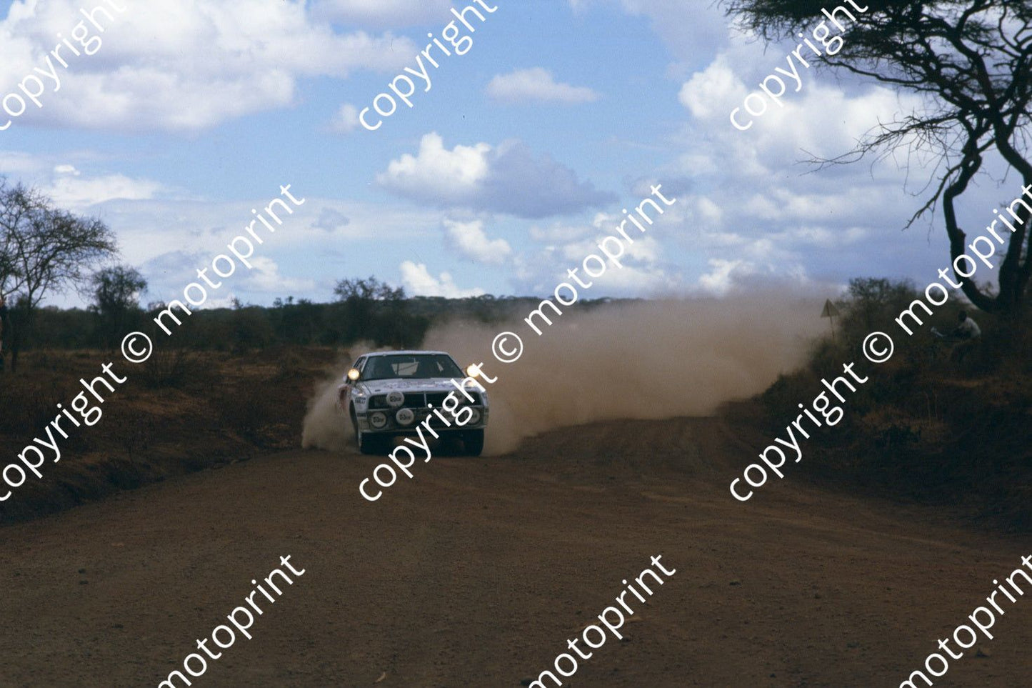 1986 Safari 2 Bjorn Waldegard, Fred Gallagher Celica Twincam turbo (RSwan) (35)