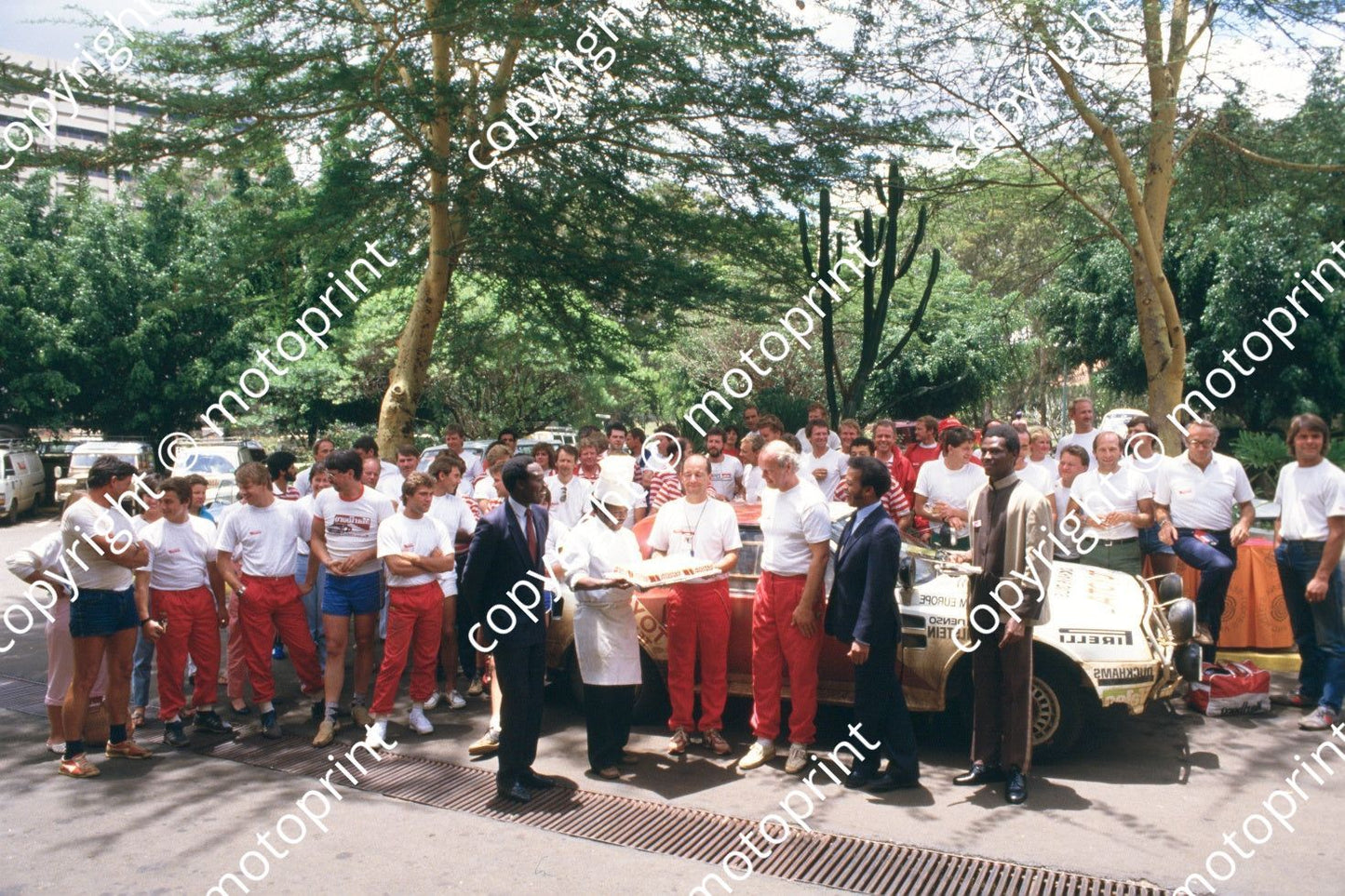 1986 Safari 2 Team Toyota Europe celebrate (courtesy Roger Swan) (3)