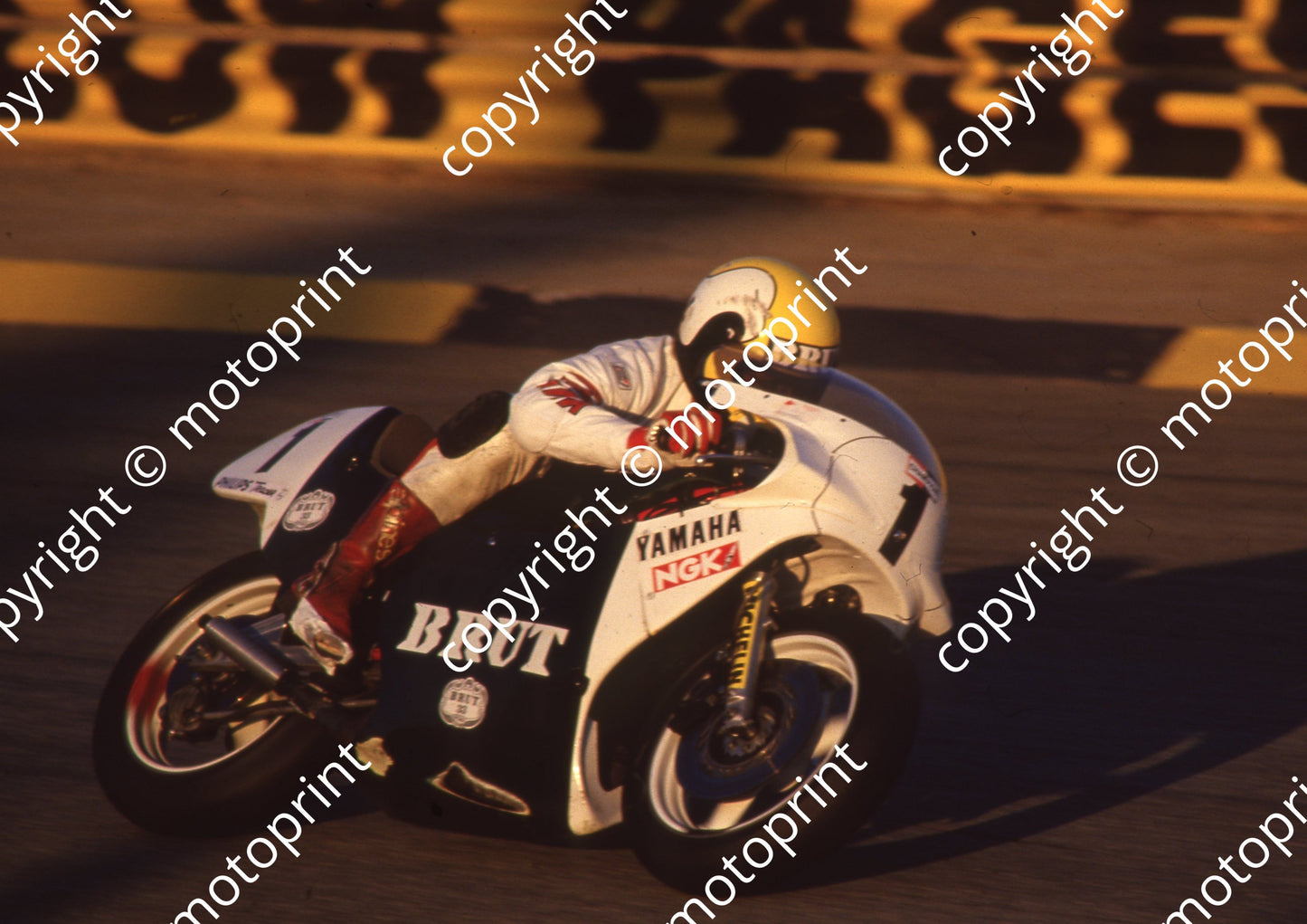 1987 Kya MC 1 Russell Wood Yamaha TZ250 (Colin Watling Photographic) (2)