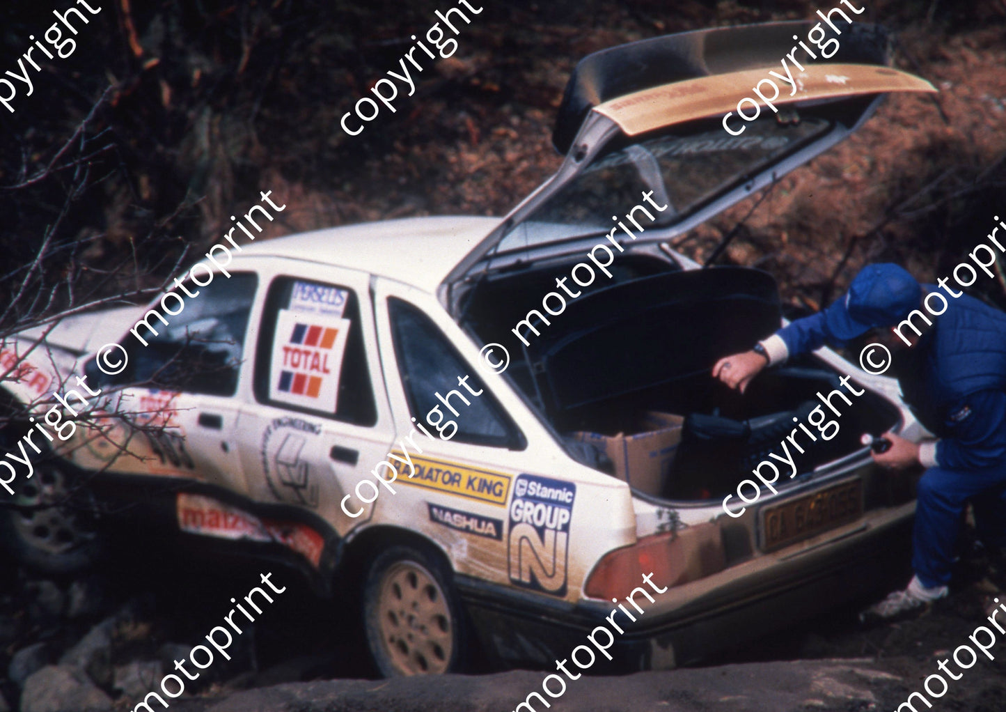 1988 Total 403 Vic Procter, Keith Botwood Sierra XR6 accident(courtesy Roger Swan) (4)