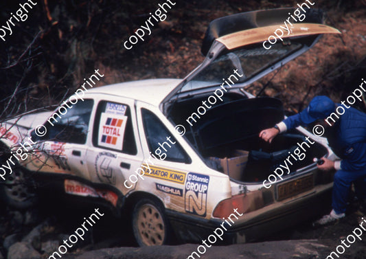 1988 Total 403 Vic Procter, Keith Botwood Sierra XR6 accident(courtesy Roger Swan) (4)