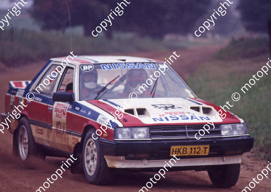 1988 Toyota Dealer Rally 10 Koos Roos, Douglas Judd check Skyline (Colin Watling Photographic) (13)