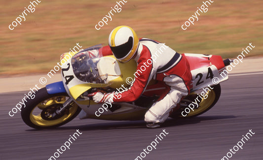 1990 Kya MC 24  Mitchell Hickey Aprilia NOTE DIFF SCHEMES (Colin Watling Photographic) 1 (2)