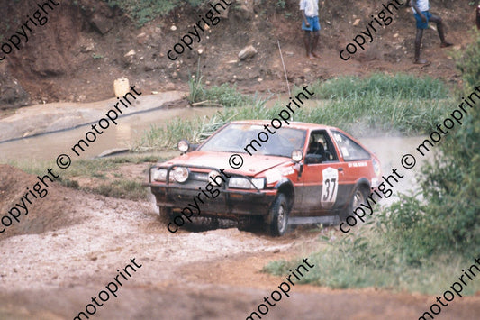 1990 Safari 37 (courtesy Roger Swan) (257)