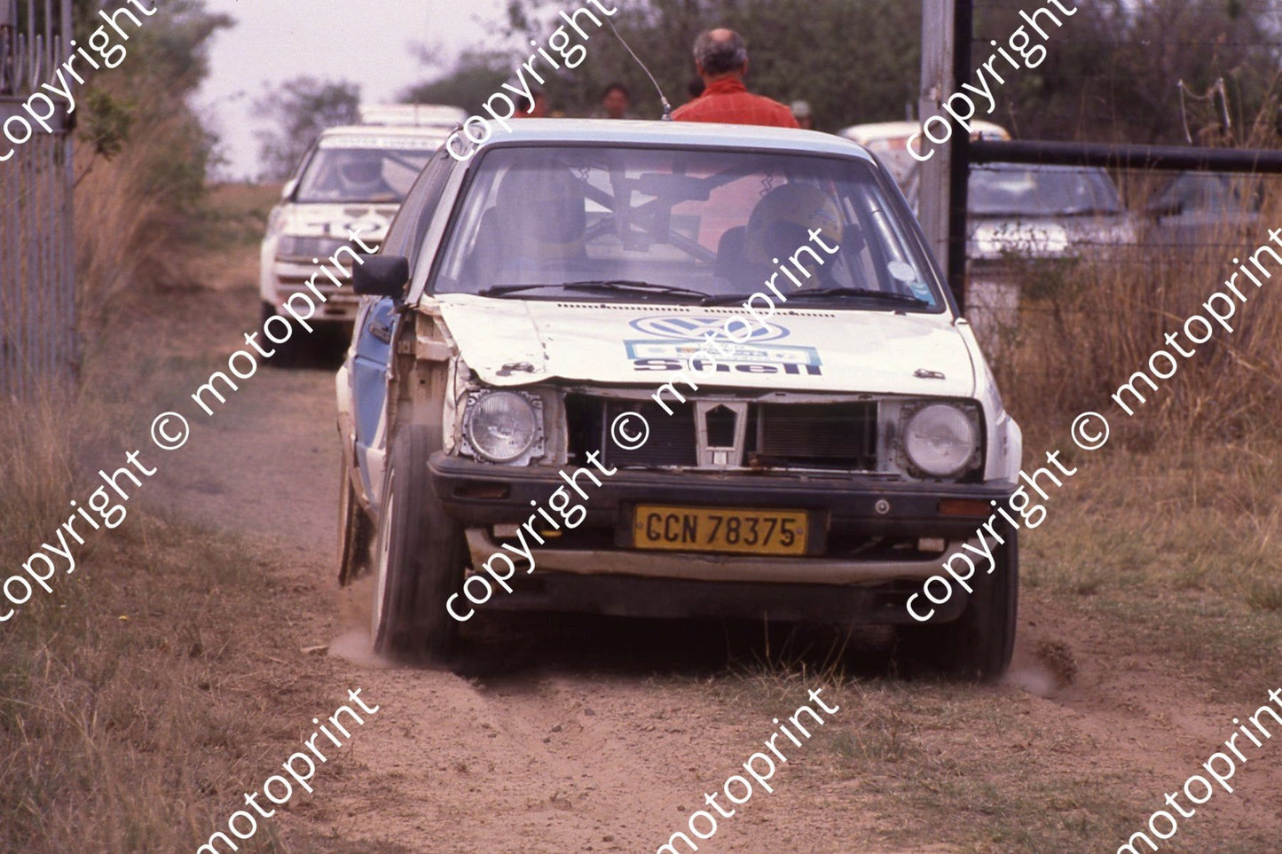 1990 Wesbank 6 Glyn Hall, Martin Botha VW, after hitting cow (courtesy Roger Swan) (13)