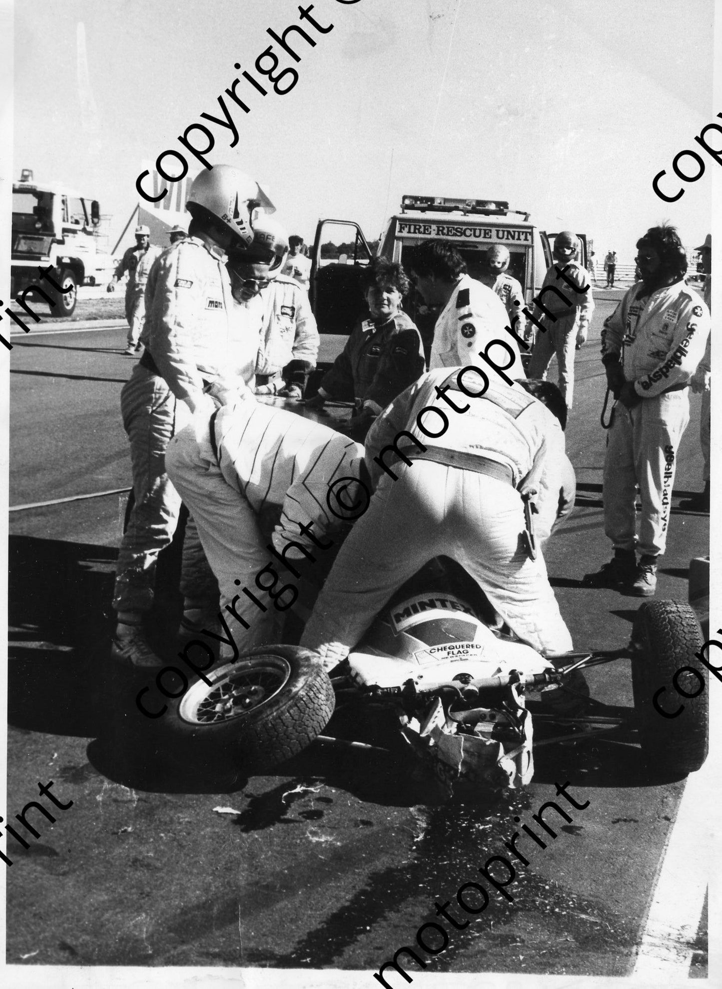 1991 FF Kya Paddy Flynn, Van Diemen, involved in multi-car crash, received serious back injuries (2)
