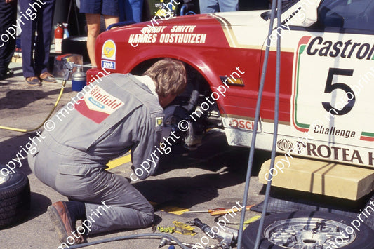 1992 Killarney 9 hr A5 Hannes Oosthuizen Rob Smith BMW325iS pits  (courtesy Roger Swan)