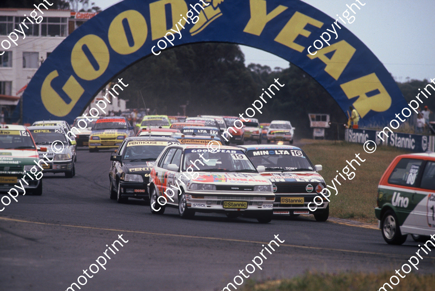 1992 Killarney 9 hr B16 Chris Aberdein, Johan Evertse, Geoff Dalglish Golf GTi C19 Steve Wyndham Charl Wilken(Swan)