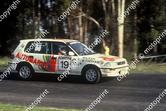 1992 Killarney 9 hr C19 Steve Wyndham Charl Wilken Conquest RSi evening(courtesy Roger Swan) (6)