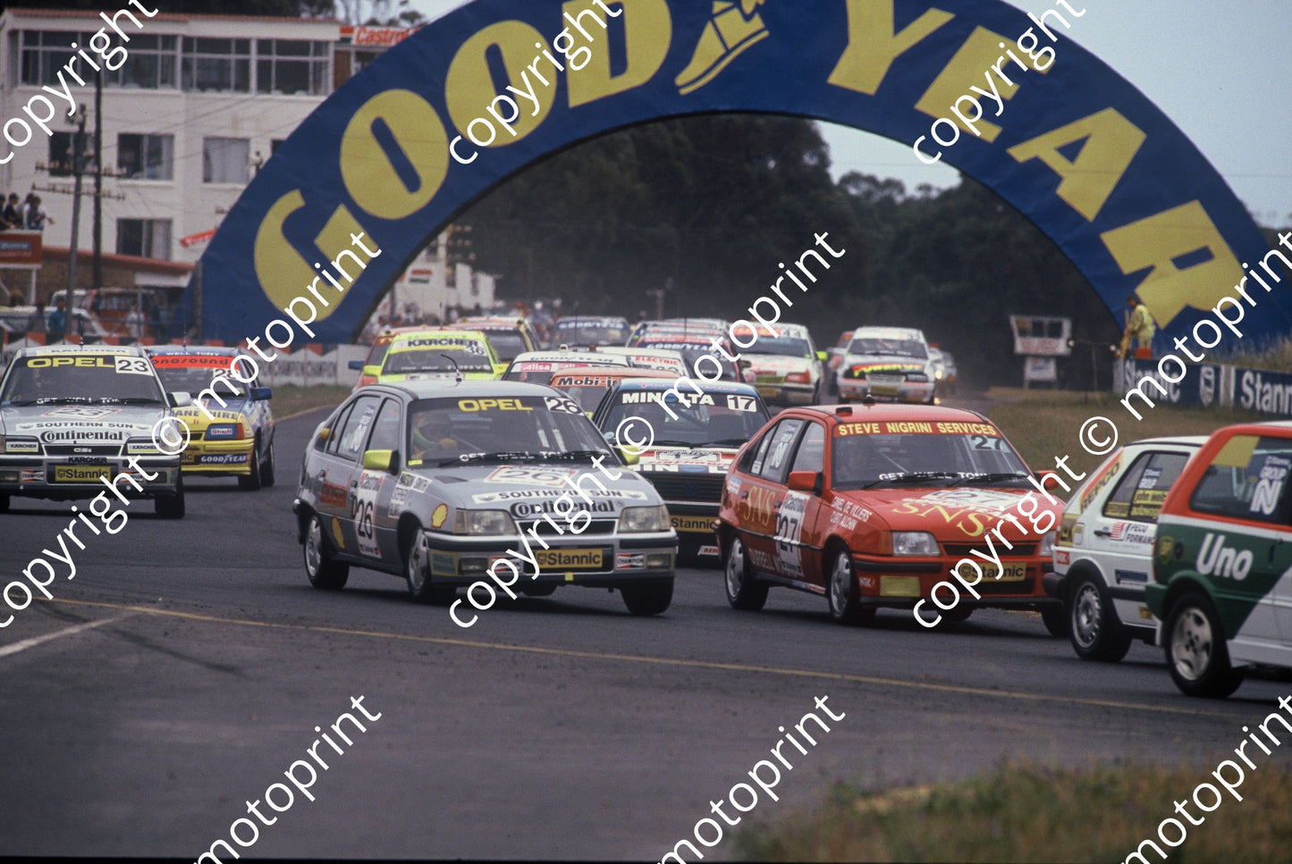 1992 Killarney 9 hr D26 Watson-Smith, Gilmour, Stephen D27 Giniel de Villiers Curt Alchin Opel  (Roger Swan)