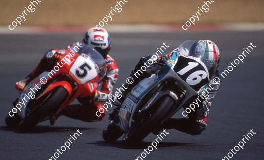 1992 Kya SA GP MC 125 16 Ezio Gianola 5 Noboru Ueda Hondas (Watling)