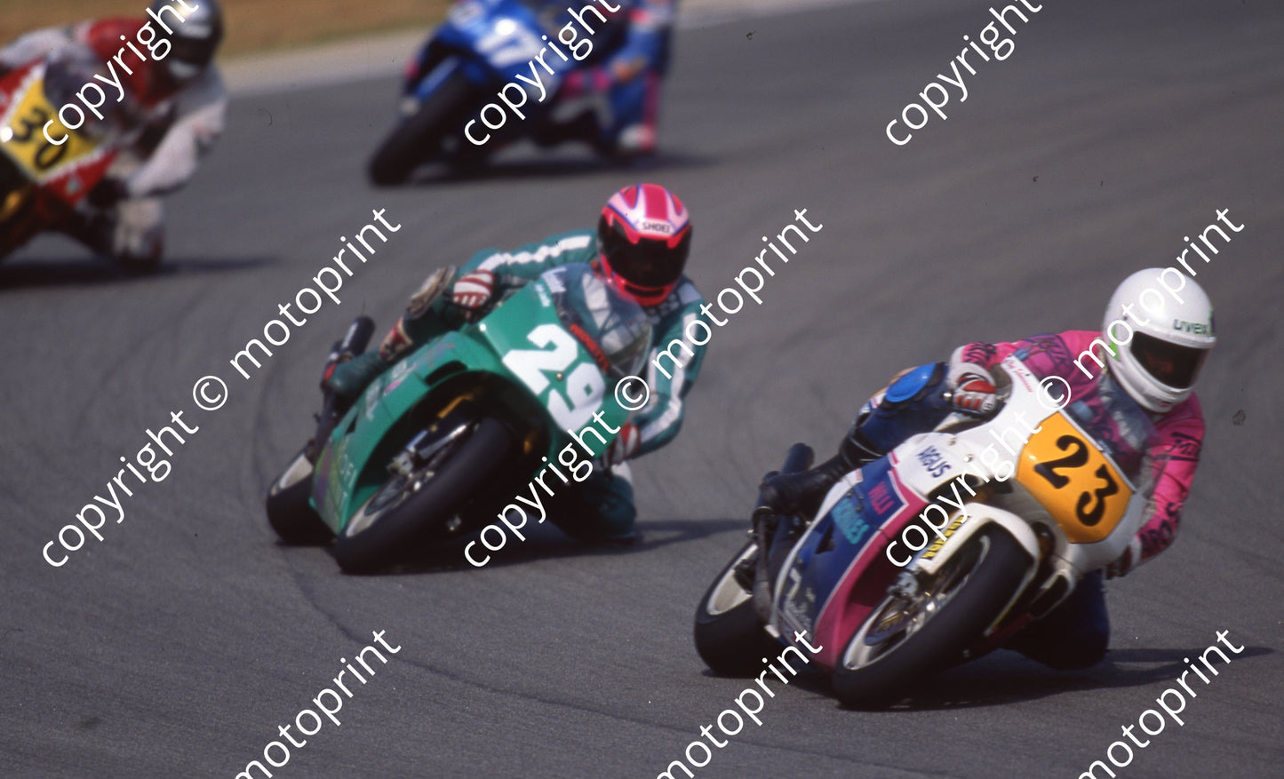 1992 Kya SA GP MC 500 23 Nig Schmassman ROC 29 A Leuthe Harris Yamahas (Watling Photo)  (1)