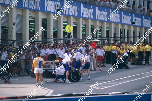 1993 SA GP Williams wheel change  (courtesy Roger Swan) (67)