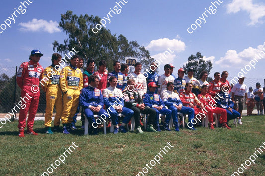 1993 SA GP e group photo, a VIP has just arrived from the golf course far right (courtesy Roger Swan) (2)