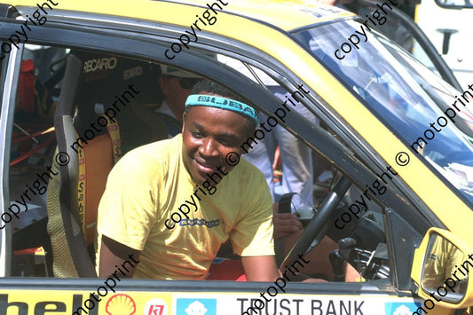 1993 Safari 7 Patrick Njiru, Rick Matthews Subaru Vivio 4WD service reception seq (R Swan) (16)