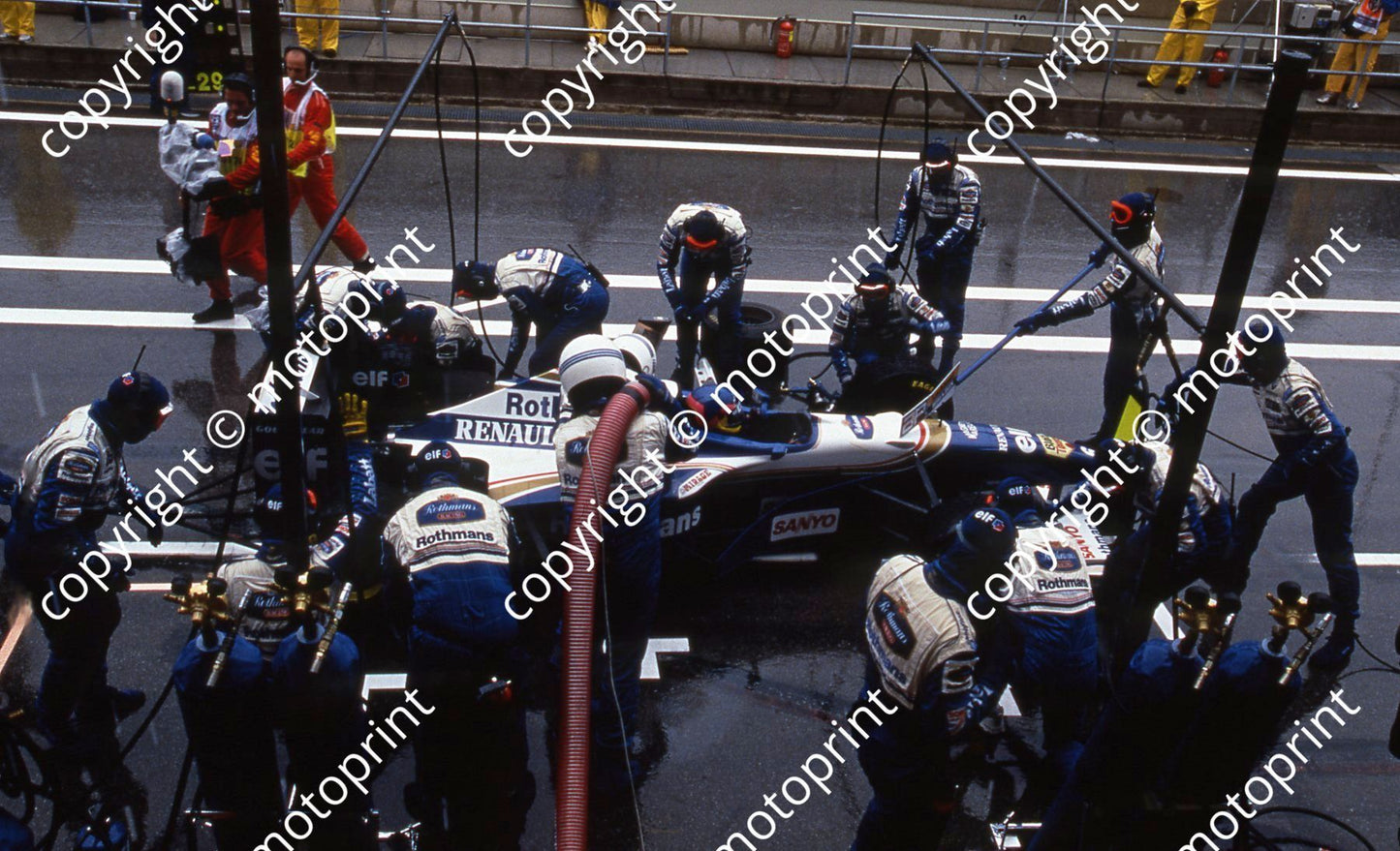 1996 Spanish GP Villeneuve pitting 076