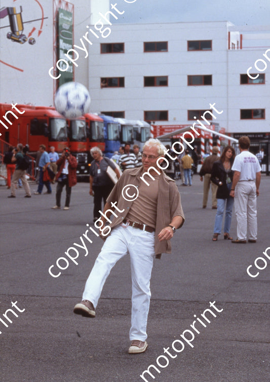 1998 French GP Jacques Villeneuve 5th plays hardball Williams FW20 (24)