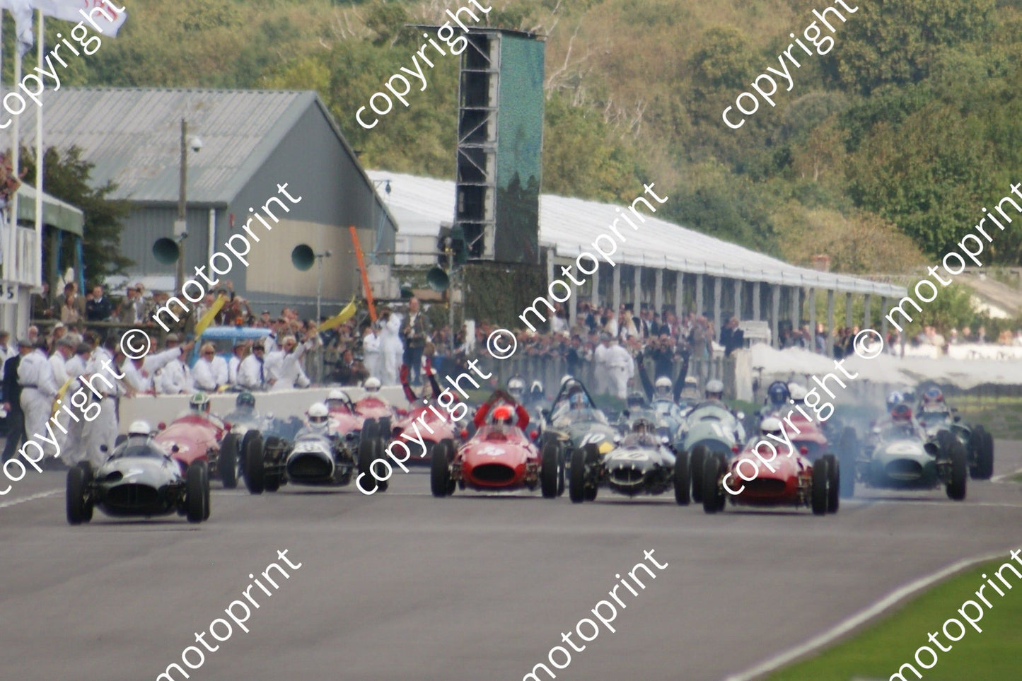 1 start note 2 Ferraris stalled cropped (5)