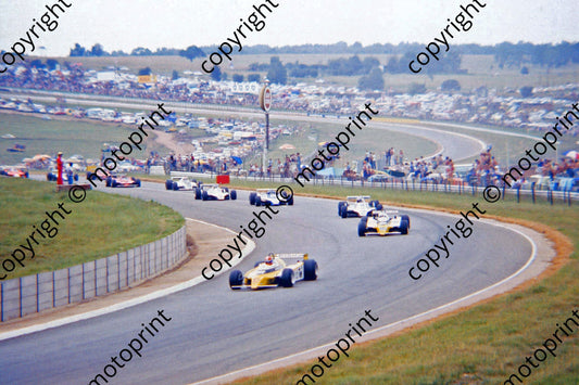 1st lap Sunset Renaults lead