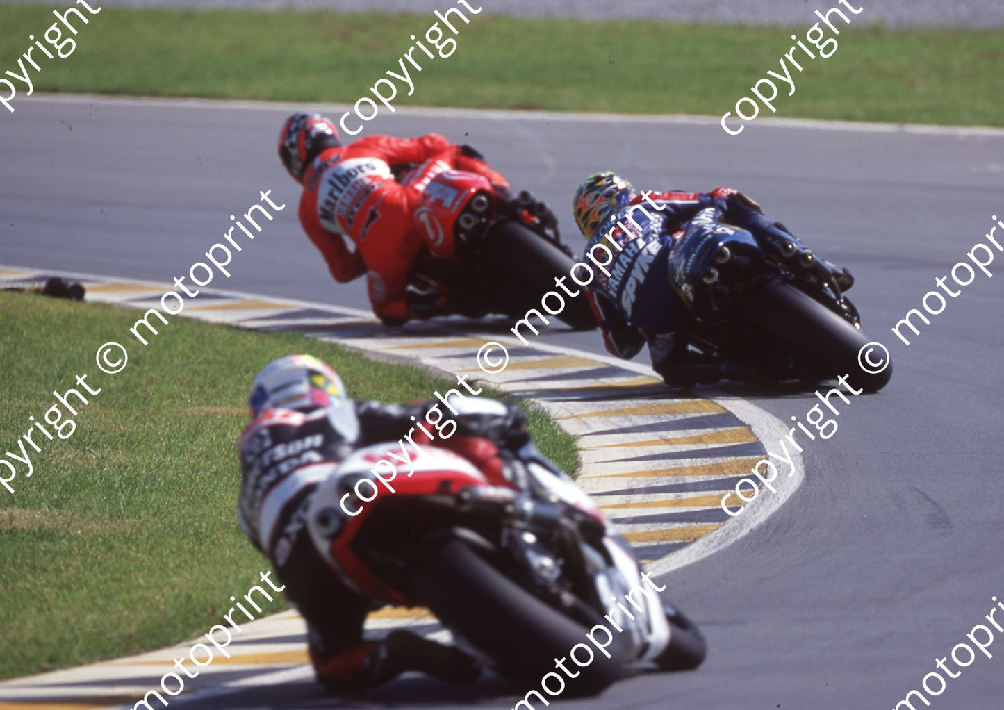2000 Phakisa SA GP 500 7 Carlos Checa leads 24 Gary McCoy both Yamahas 65 Loris Capirossi Honda rear (Colin Watling Photographic) (74)