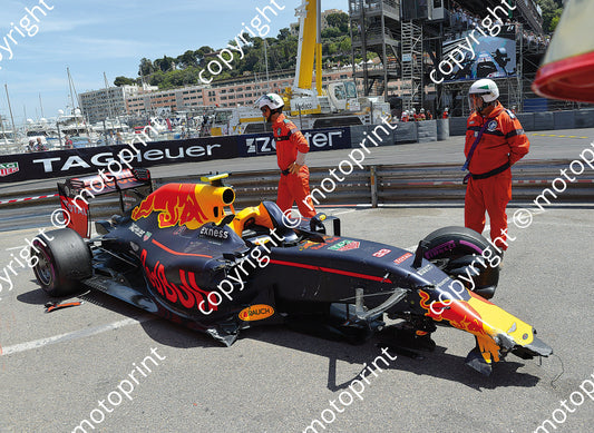 2016 33 Max Verstappen Toro Rosso STR11 crash Monaco (courtesy Paolo D'Alessio) (1)