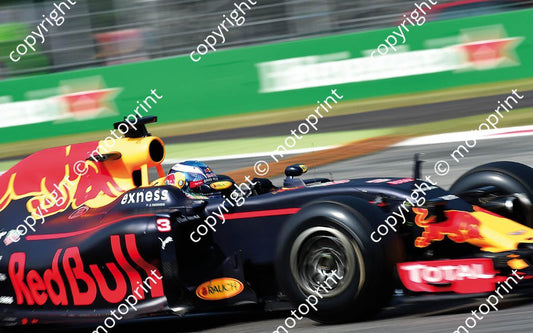 2016 3 Daniel Ricciardo Red Bull RB12 Italian GP (courtesy Paolo D'Alessio) (17)