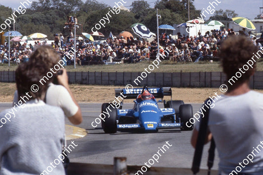 24 Piercarlo Ghinzani Osella FA1F (courtesy Roger Swan) (1)